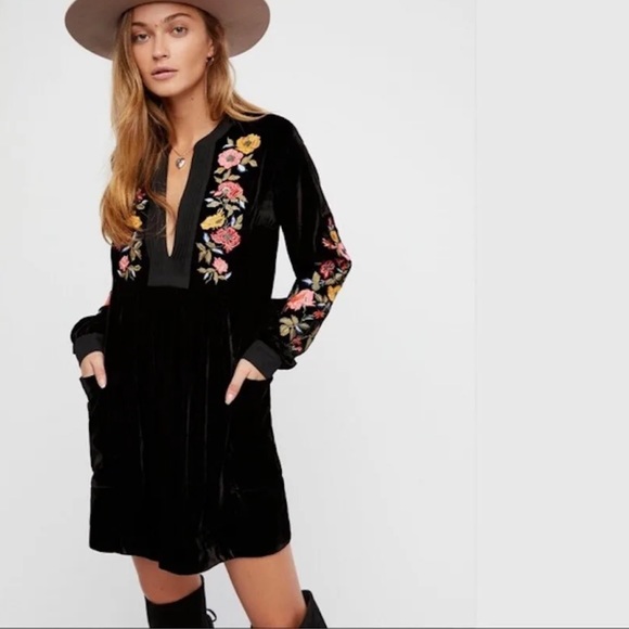 Free People Dresses & Skirts - Free People Mia Embroidered Velvet Tunic Mini Dress